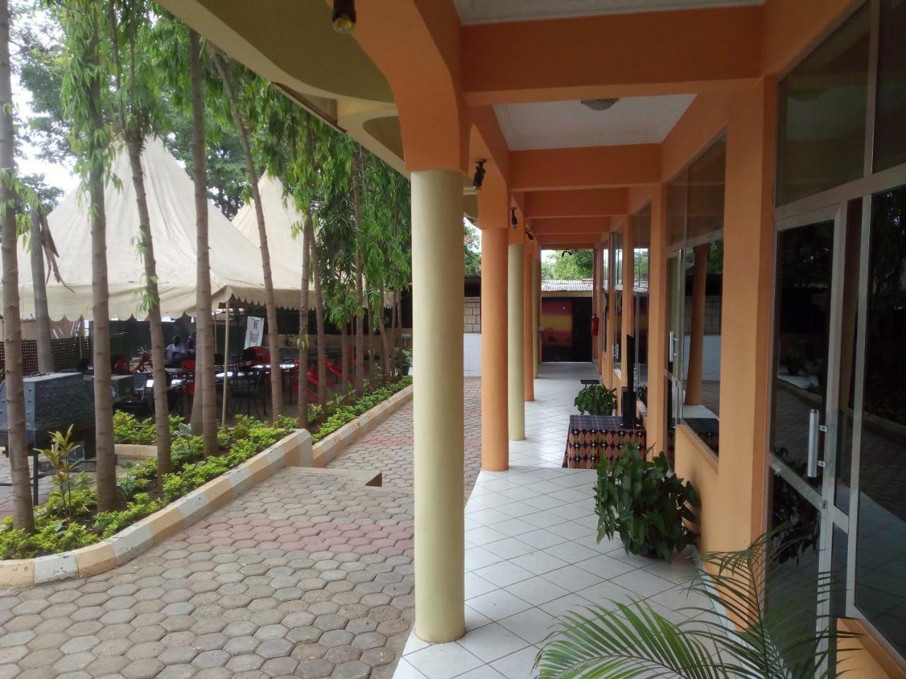 Snow View Hotel Boma la Ngombe Zewnętrze zdjęcie